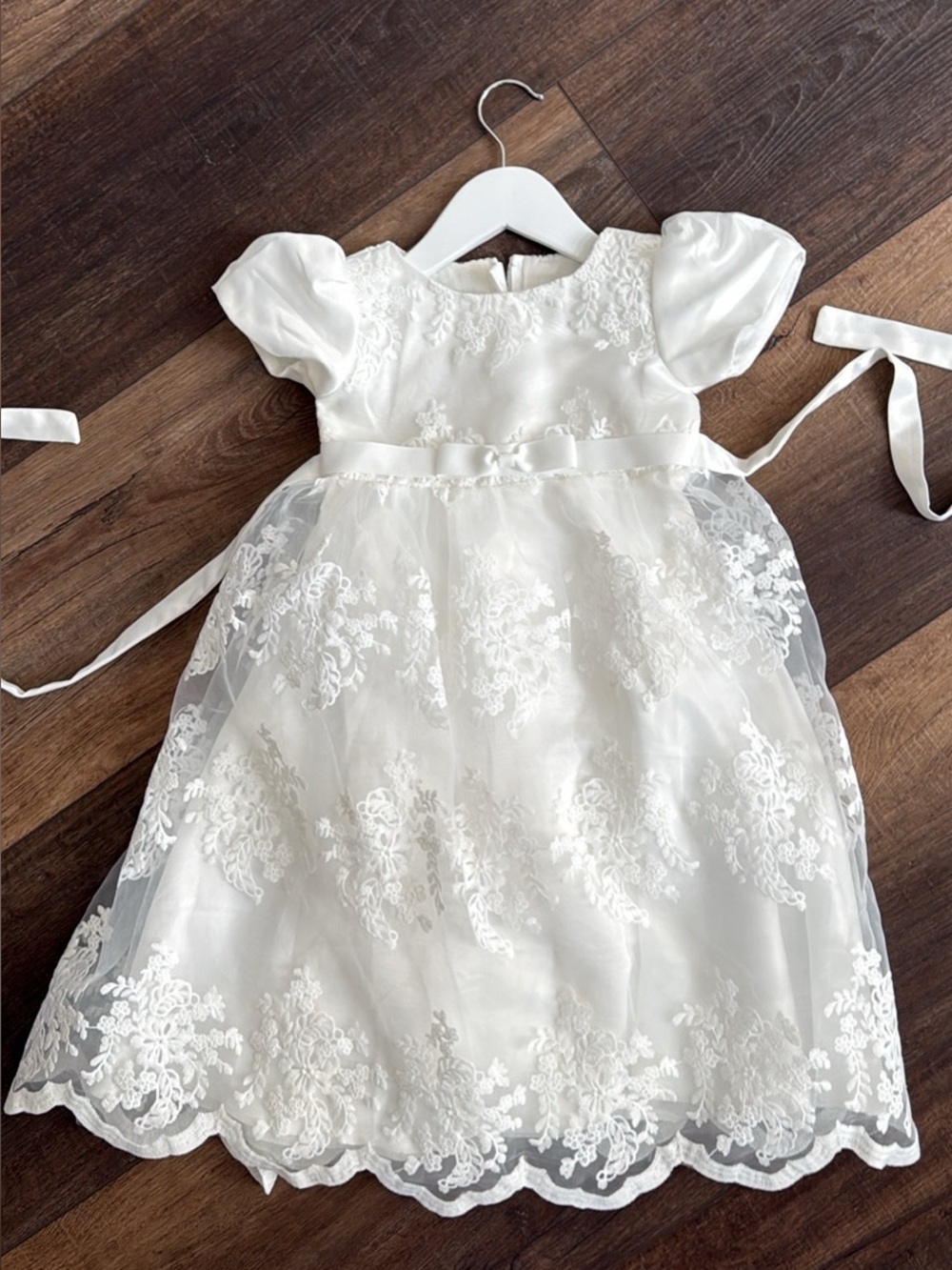 Elegant White Girls' Formal Lace Dress with Puff Sleeves